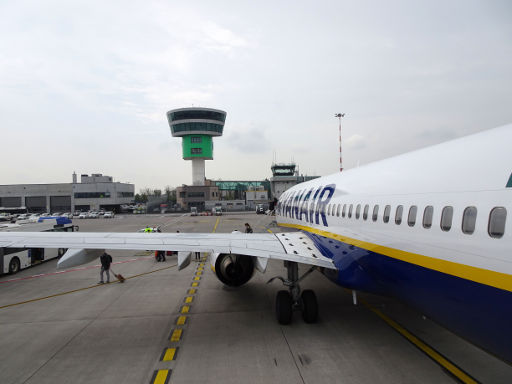 Flughafen Milan Bergamo Airport, BGY, Italien, Ryanair Boeing 737 auf einer Außenposition im April 2019