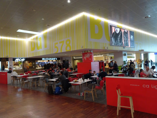 Flughafen Milan Bergamo Airport, BGY, Italien, Wartebereich Abflug mit McDonald’s®