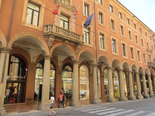 Bologna, Italien, Arkaden in der Via dell Indipendenza