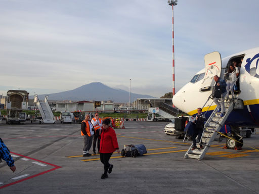 Flughafen Catania, CTA, Italien, Ryanair Boeing 737 auf einer Außenposition im März 2019