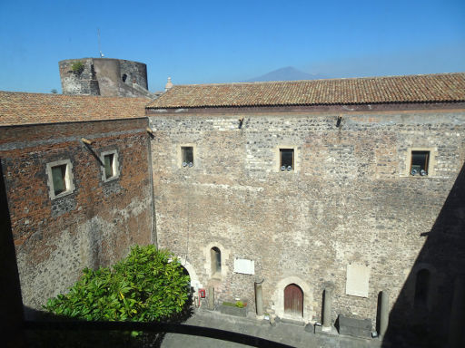 Stadtmuseum Burg Ursino, Catania, Italien, Burghof mit Blick auf den Ätna