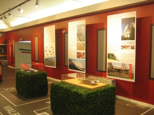 Ferrari Museum Maranello, Italien, Modelle der Fabrik und Gebäude
