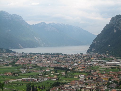 Gardasee Mietwagen Rundreise, Italien, Blick von Tenno auf den Gardasee