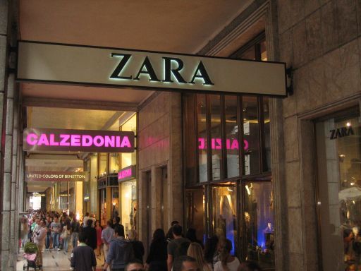 Mailand, Italien, Zara, Calzedonia, United Colors of Benetton auf der Corso Vittorio Emanuele II