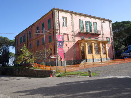 Bergwerk Führung Sant Antonio, Montevecchio, Italien, ehemaliges Bürogebäude im kleinen Dorf Montevecchio