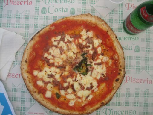 Neapel, Italien, Pizzeria Vincenzo Costa mit einer Diavola