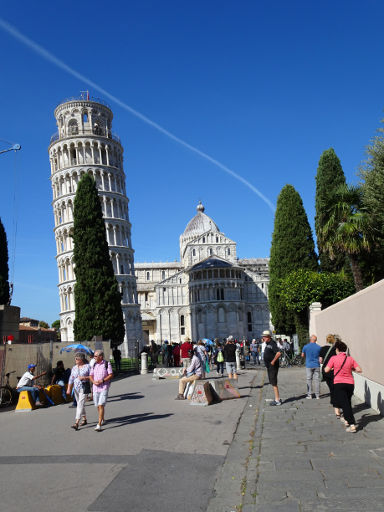 Turm, Kathedrale und Taufkirche, Pisa, Italien, Turm Ansicht mit Zugangsstraße