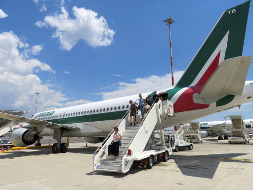 Flughafen Rom, FCO, Italien, Alitalia Airbus auf einer Außenposition im Juni 2018