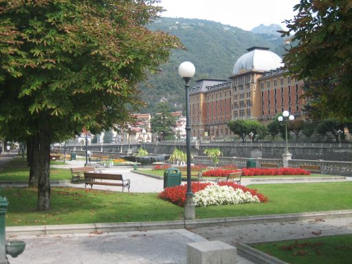 San Pellegrino Terme, Italien, Park am Fluss
