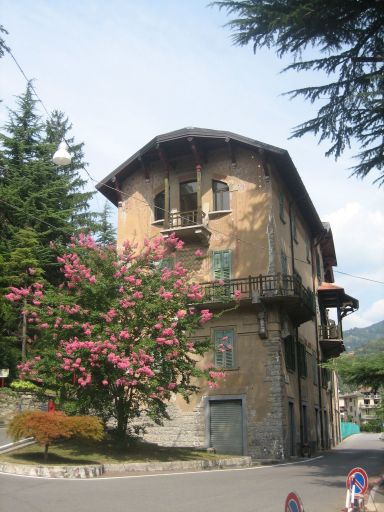 San Pellegrino Terme, Italien, typisches Gebäude