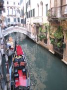 Venedig, Italien, Gondel im Kanal