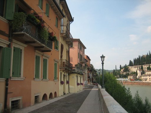 Verona, Italien, Häuser an der Etsch