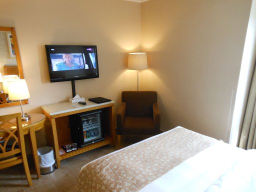 Geneva Hotel, Amman, Jordanien, Zimmer 224 mit Doppelbett, Fenster, Fernseher und Kühlschrank