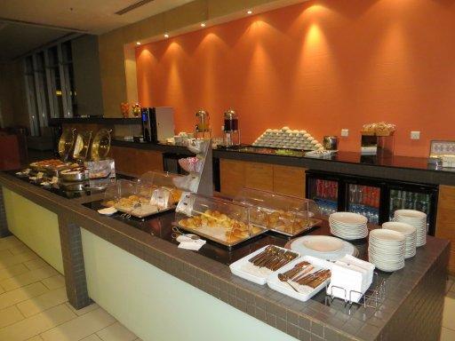 Queen Alia International Airport, Royal Jordanian Crown Lounge, Buffet am Abend