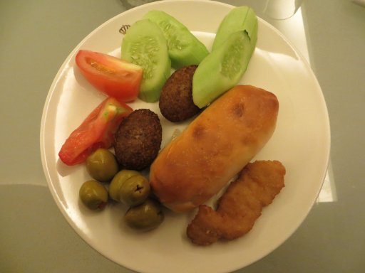 Queen Alia International Airport, Royal Jordanian Crown Lounge, Auswahl vom Buffet