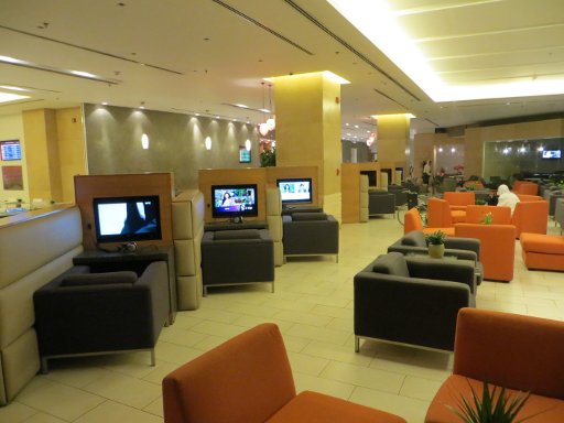 Queen Alia International Airport, Royal Jordanian Crown Lounge, Fernseher mit Kopfhörer