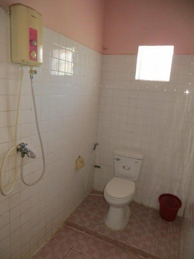 Kampot Guest House, Kampot, Kambodscha, Badezimmer mit WC und Dusche