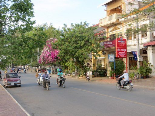 Kampot, Kambodscha, Straße am Fluss in der Nähe der alten Brücke