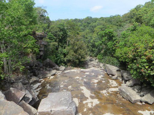 Kampot, Kambodscha, Bokor Hill Station Tour, Popokvil Wasserfall außerhalb der Regenzeit