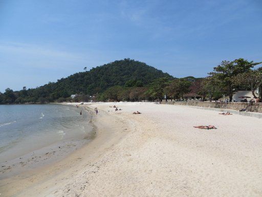 Kampot, Kambodscha, Captain Chim’s Grand Kampot Tour, weißer Sandstrand in Kep