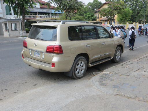 Phnom Penh, Kambodscha, Luxusfahrzeuge und SUV, Lexus LX 570