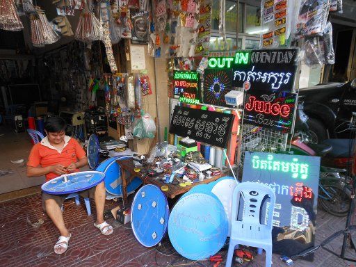 Phnom Penh, Kambodscha, Einkaufen & Märkte, LED Schilderherstellung in der Street 107