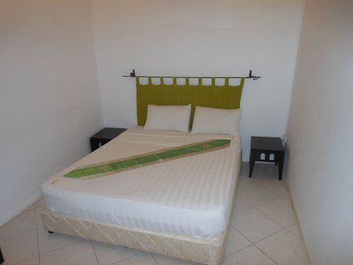 Sary’s Guesthouse, Phnom Penh, Kambodscha, Zimmer Friday mit Doppelbett und Nachttischen