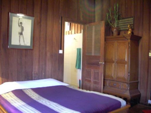 Terres Rouge Lodge, Ratanakiri, Kambodscha, Cambodia, Standard Zimmer mit großem Bett, Schrank