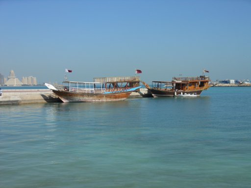 Doha, Katar, Daus im Hafen an der Corniche