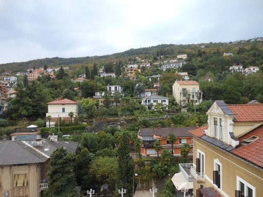 Hotel Opatija, Opatija, Kroatien, Ausblick aus dem Fenster in der Dachschräge