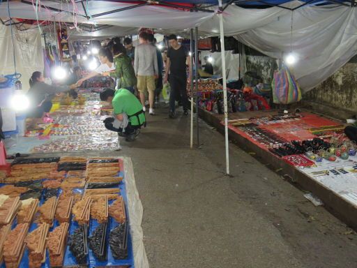 Luang Prabang, Laos, Nachtmarkt auf der Hauptstraße