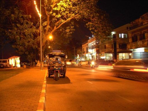 Vientiane, Laos, Uferstrasse bei Nacht