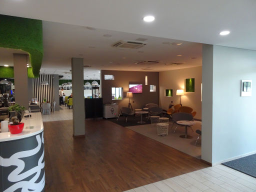 ibis Styles Vilnius, Vilnius, Litauen, Empfangshalle mit Rezeption und Sitzgelegenheiten