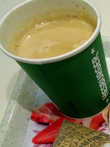 Kaunas, Litauen, Hesburger®, Kaffee im Becher aus Pappe