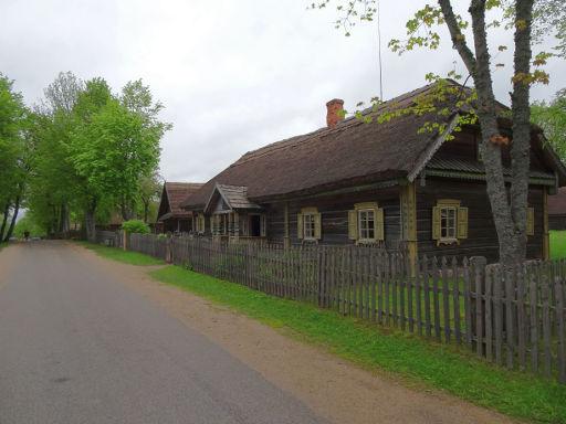 Das Freilichtmuseum Litauen, Rumsiskes, Litauen, Holzhaus mit Reetdach