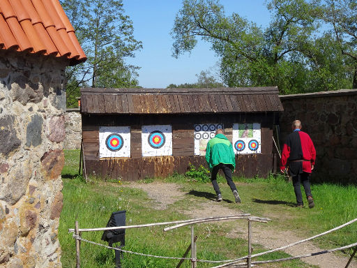 Wasserburg und Trakai Museum, Trakai, Litauen, Bogenschiessen