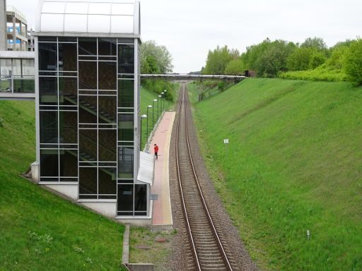 Flughafen Vilnius VNO, Litauen, Bahnhof außerhalb vom Terminalgebäude