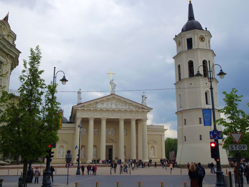 Glockenturm der Kathedrale Sankt Stanislaus, Vilnius, Litauen, Ansicht am Katedros Platz