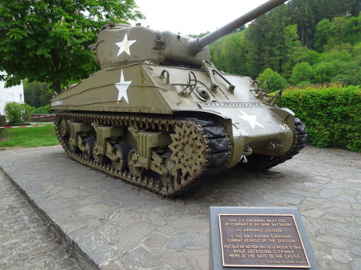 Museum der Ardennenoffensive, Clervaux, Luxemburg, Panzer Sherman M4A3 (76)