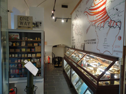 Museum der Ardennenoffensive, Clervaux, Luxemburg, Zigaretten, Übersichtskarte, Gegenstände