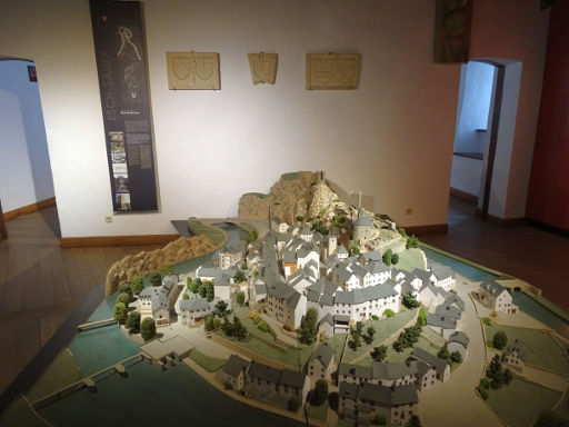 Museum der Modelle der Burgen und Schlösser Luxemburgs, Modell der Burg Esch-Sauer