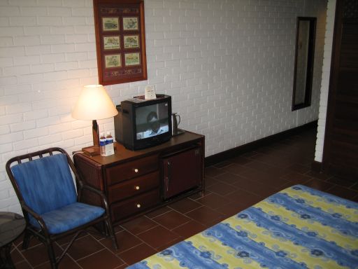 Pangkor Island Beach Resort, Malaysia, Fernseher, Stuhl, kleiner Tisch