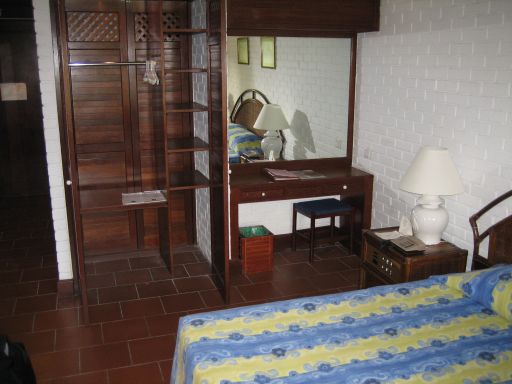 Pangkor Island Beach Resort, Malaysia, Schrank, Schminktisch