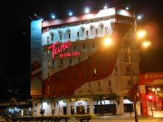 Tune Hotels, Downtown Kuala Lumpur, Malaysia, Außenansicht am Abend