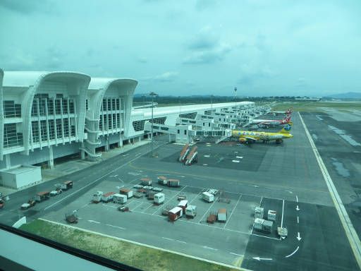 Internationaler Flughafen, KUL klia2, Kuala Lumpur, Malaysia, Blick von der Skybridge auf den Flughafen