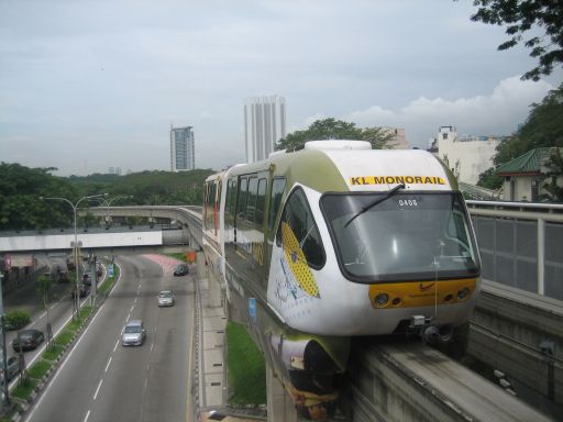 KL Monorail, Kuala Lumpur, Malaysia, Zug bei der Ausfahrt einer Station