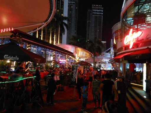 Nachtleben, Kuala Lumpur, Malaysia, Bukit Bintang, Fußweg mit Bars und Restaurants