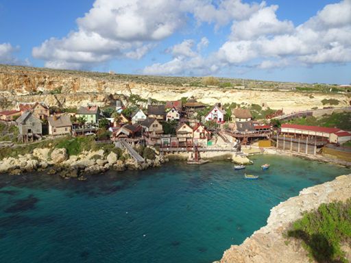 Popeye Village Malta, Mellieha, Malta, Blick auf die Anlage in der Anchor Bay