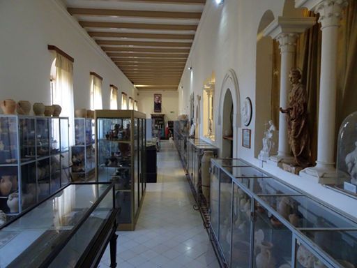 Saint Agatha Museum und Katakomben, Rabat, Malta, Ausstellung mit Vasen