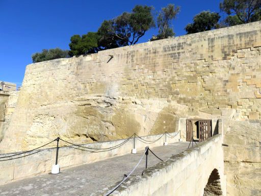 War Headquarters NATO Tunnel Führung, Valletta, Malta, Ausgang und Brücke zum viktorianischen Bereich